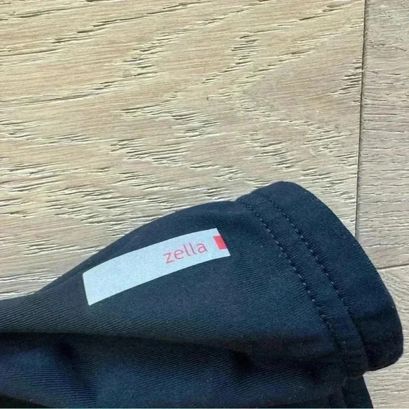 Zella Womens Jacket  Black Quilted Running Performance Fitted Full Zip Medium - Picture 6 of 6